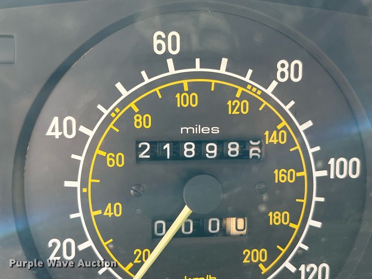 image for item LF9418 1985 Mercedes Benz 300D