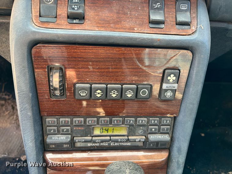 image for item LF9418 1985 Mercedes Benz 300D