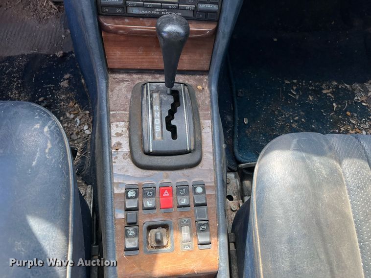 image for item LF9418 1985 Mercedes Benz 300D