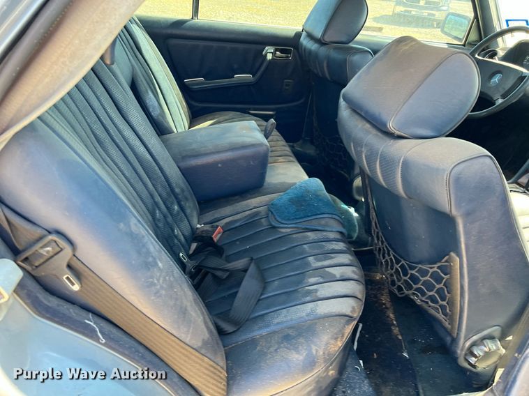 image for item LF9418 1985 Mercedes Benz 300D