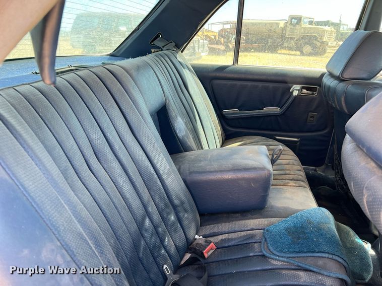 image for item LF9418 1985 Mercedes Benz 300D