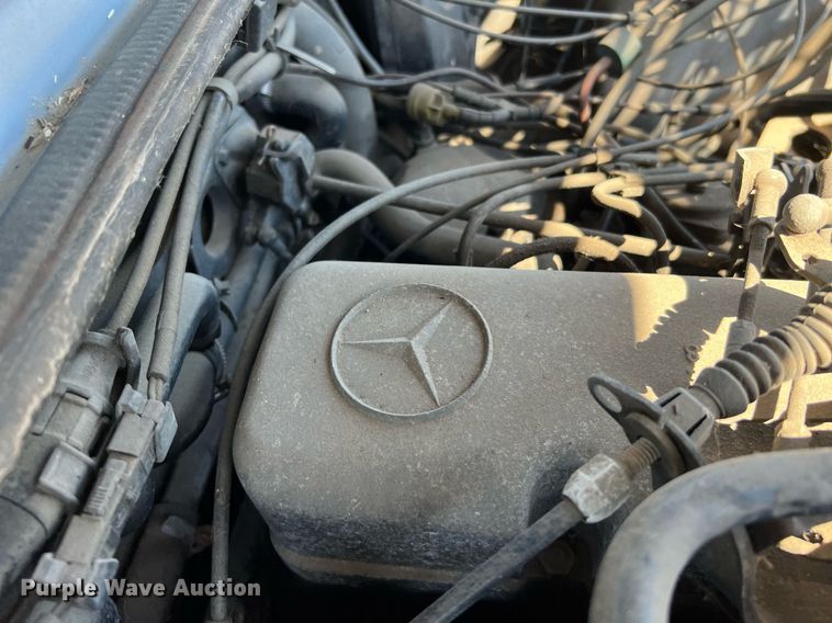 image for item LF9418 1985 Mercedes Benz 300D