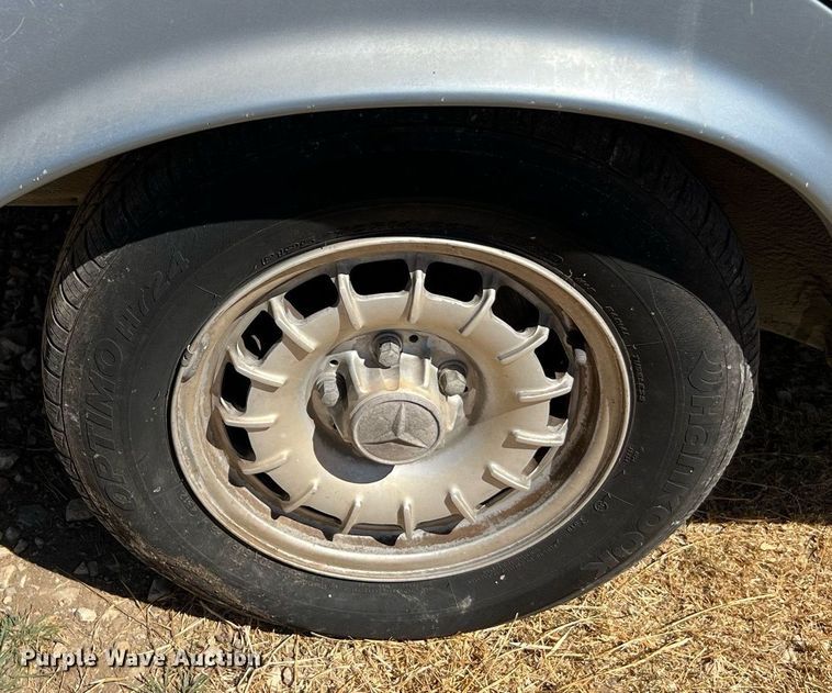 image for item LF9418 1985 Mercedes Benz 300D