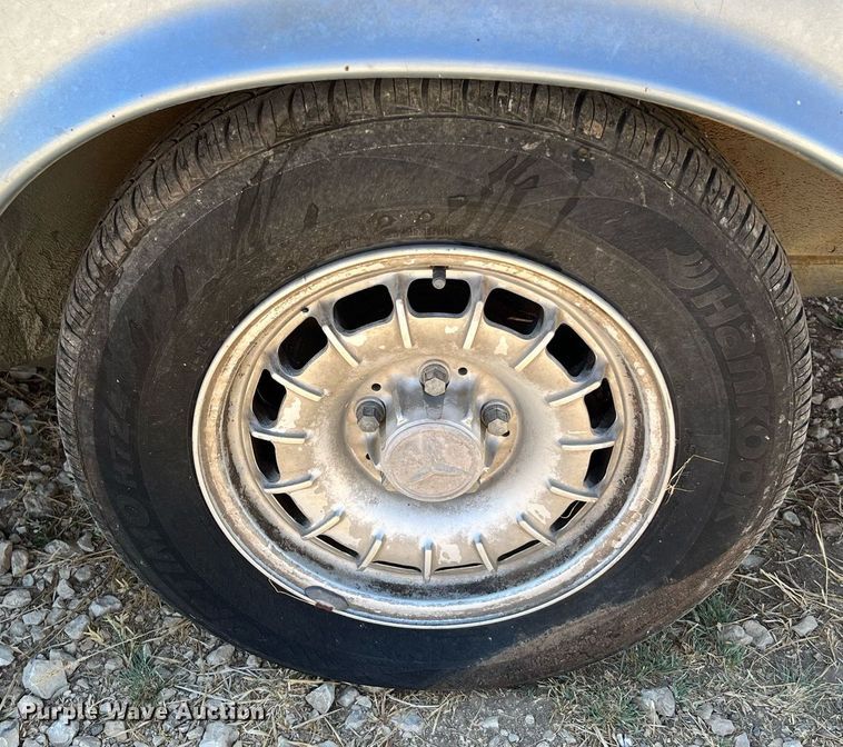 image for item LF9418 1985 Mercedes Benz 300D