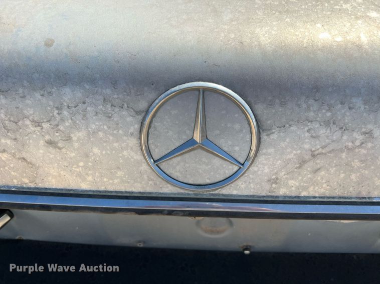 image for item LF9418 1985 Mercedes Benz 300D