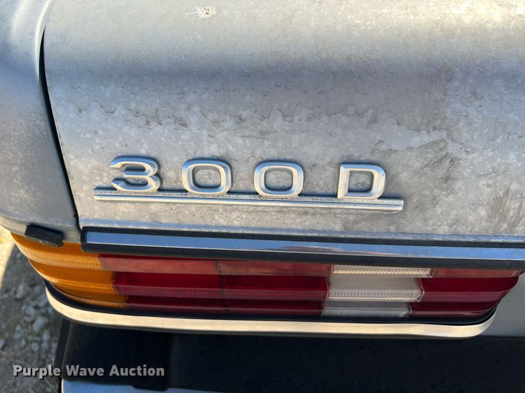 image for item LF9418 1985 Mercedes Benz 300D