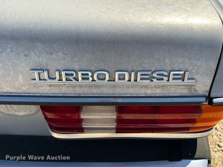 image for item LF9418 1985 Mercedes Benz 300D