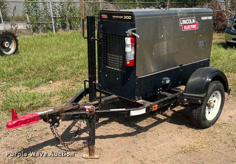 image for item LF9425 2017 Lincoln Electric Vantage 300  welder/generator