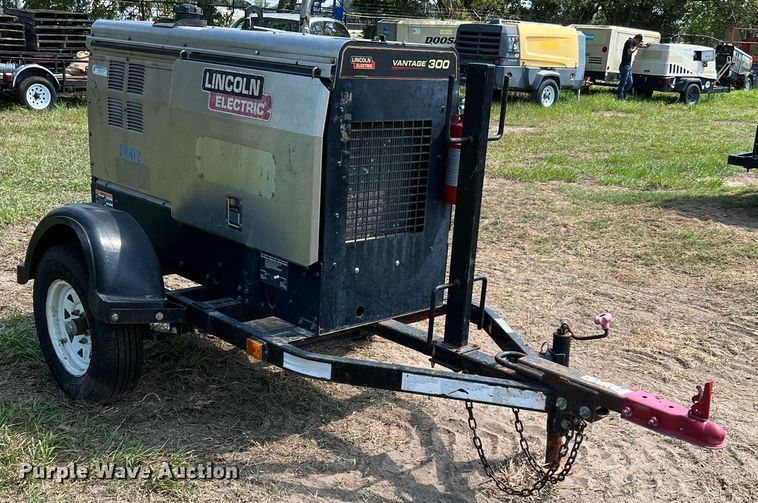 image for item LF9425 2017 Lincoln Electric Vantage 300  welder/generator