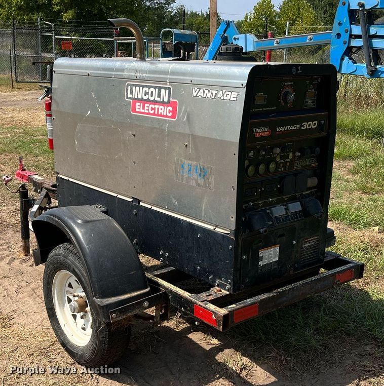 image for item LF9425 2017 Lincoln Electric Vantage 300  welder/generator