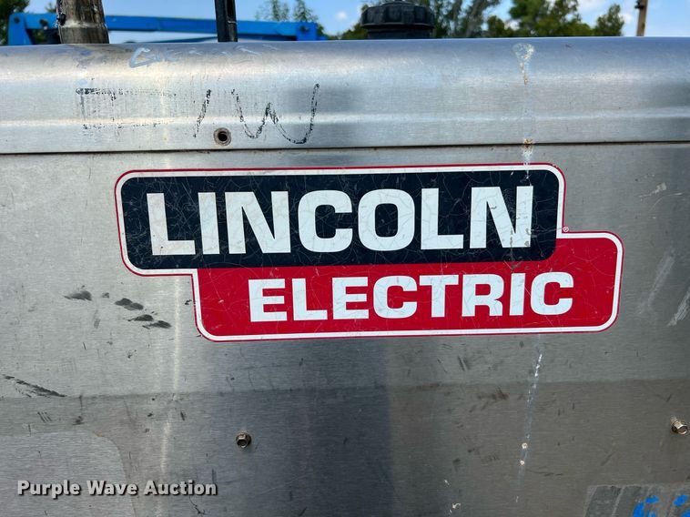 image for item LF9425 2017 Lincoln Electric Vantage 300  welder/generator