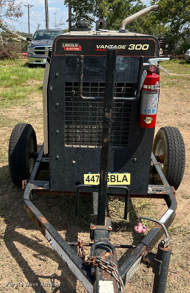 image for item LF9426 2017 Lincoln Electric Vantage 300  welder/generator