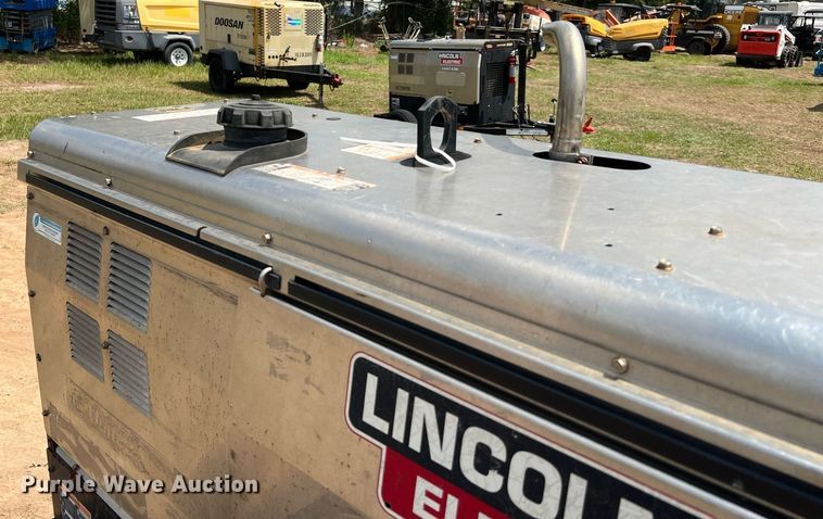 image for item LF9427 2017 Lincoln Electric Vantage 300  welder/generator