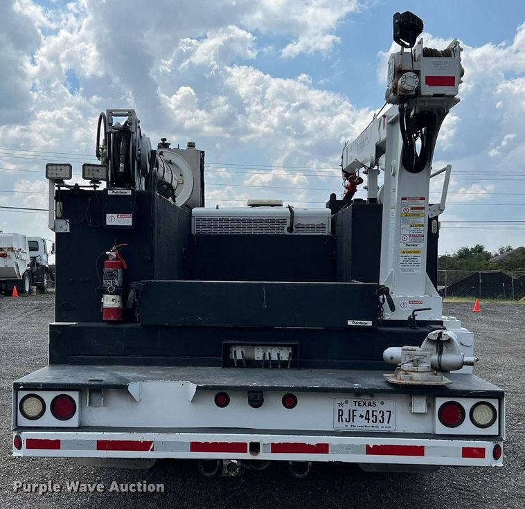 image for item LF9436 2015 Ford F550 Super Duty  utility / service truck