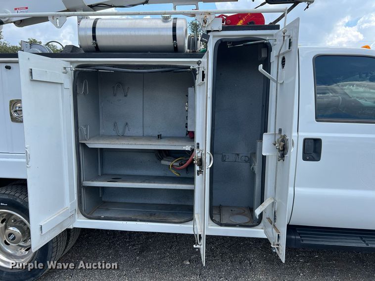 image for item LF9436 2015 Ford F550 Super Duty  utility / service truck