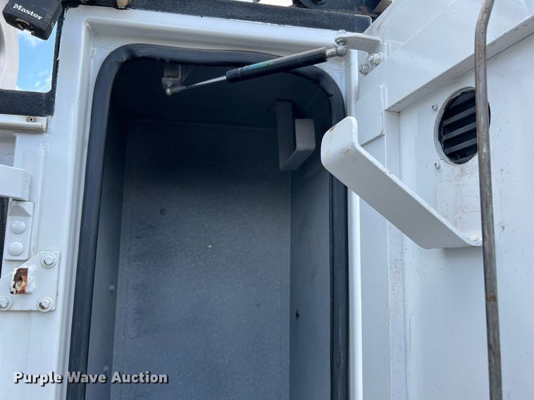 image for item LF9436 2015 Ford F550 Super Duty  utility / service truck