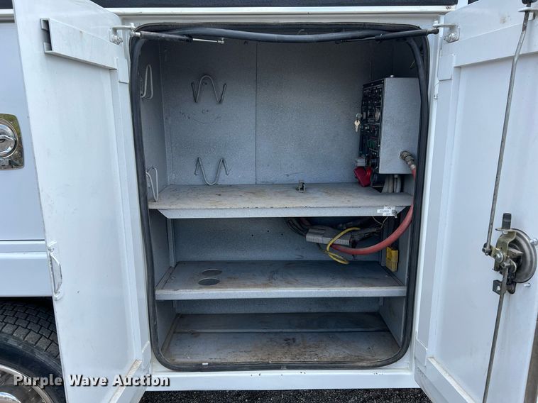 image for item LF9436 2015 Ford F550 Super Duty  utility / service truck