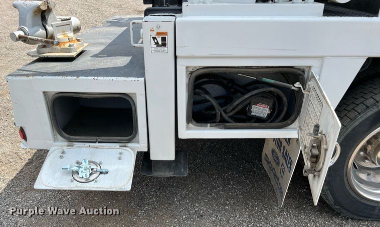 image for item LF9436 2015 Ford F550 Super Duty  utility / service truck