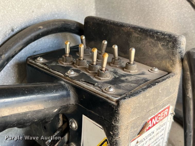 image for item LF9436 2015 Ford F550 Super Duty  utility / service truck