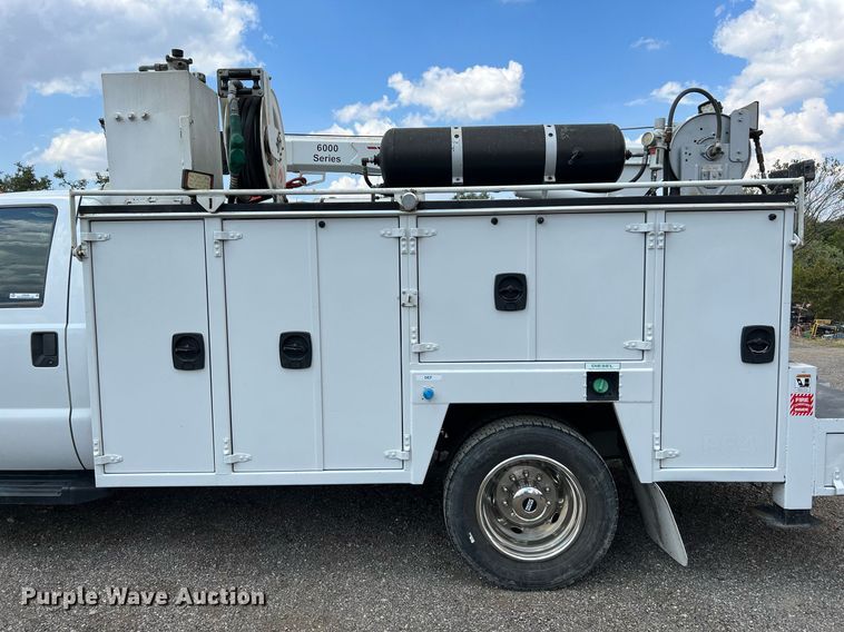 image for item LF9436 2015 Ford F550 Super Duty  utility / service truck