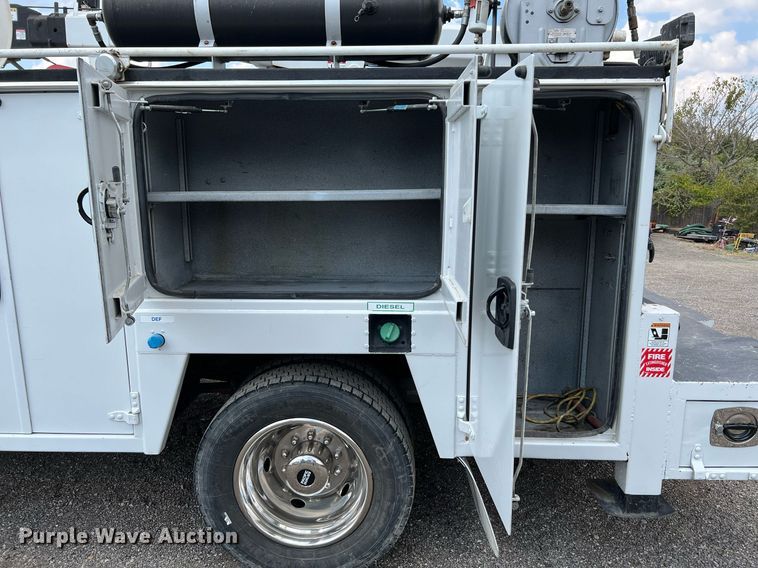 image for item LF9436 2015 Ford F550 Super Duty  utility / service truck