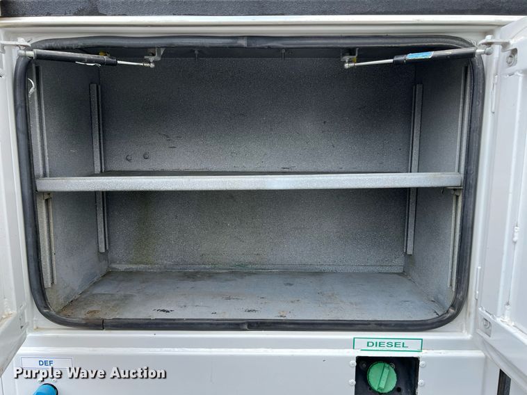 image for item LF9436 2015 Ford F550 Super Duty  utility / service truck