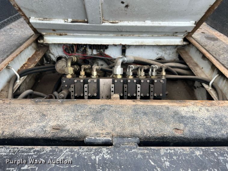 image for item LF9436 2015 Ford F550 Super Duty  utility / service truck