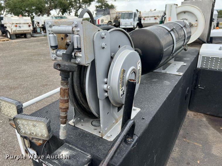 image for item LF9436 2015 Ford F550 Super Duty  utility / service truck