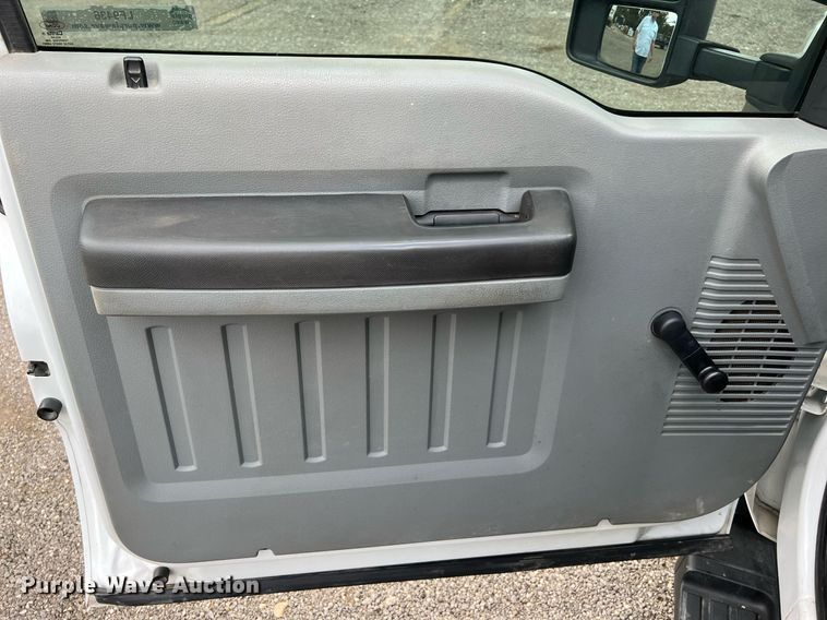 image for item LF9436 2015 Ford F550 Super Duty  utility / service truck