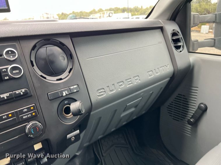 image for item LF9436 2015 Ford F550 Super Duty  utility / service truck
