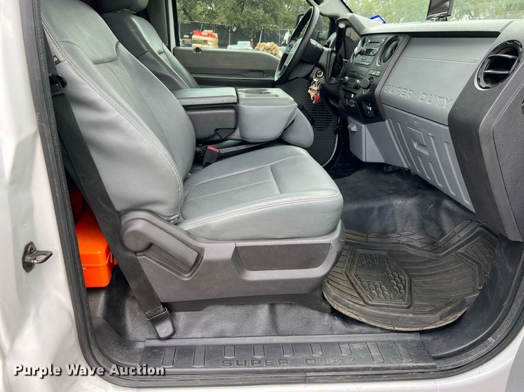 image for item LF9436 2015 Ford F550 Super Duty  utility / service truck