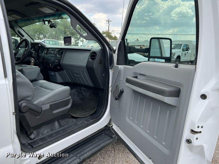 image for item LF9436 2015 Ford F550 Super Duty  utility / service truck