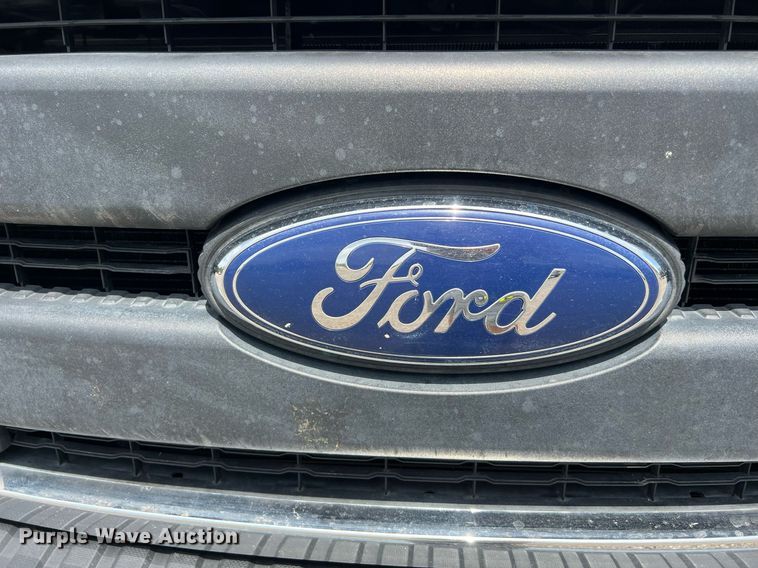 image for item LF9436 2015 Ford F550 Super Duty  utility / service truck