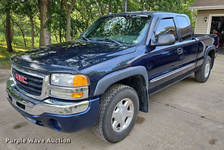 image for item LM9124 2005 GMC Sierra 1500  Ext. Cab pickup truck