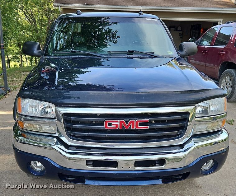 image for item LM9124 2005 GMC Sierra 1500  Ext. Cab pickup truck