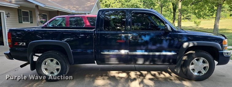 image for item LM9124 2005 GMC Sierra 1500  Ext. Cab pickup truck