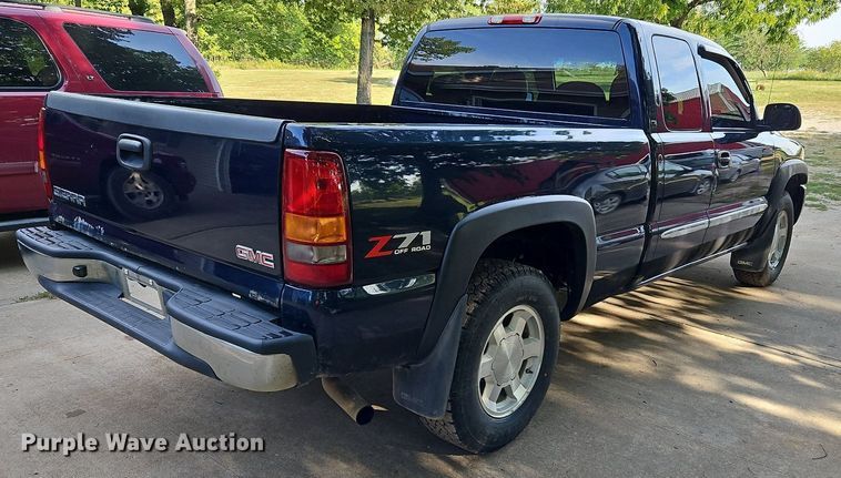 image for item LM9124 2005 GMC Sierra 1500  Ext. Cab pickup truck