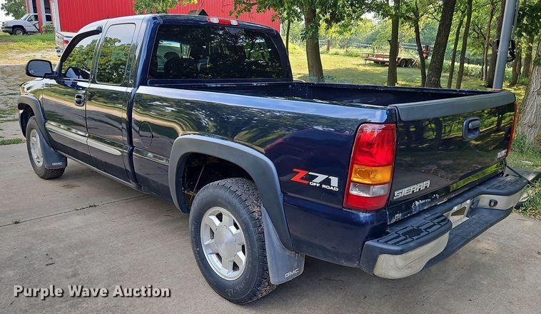 image for item LM9124 2005 GMC Sierra 1500  Ext. Cab pickup truck