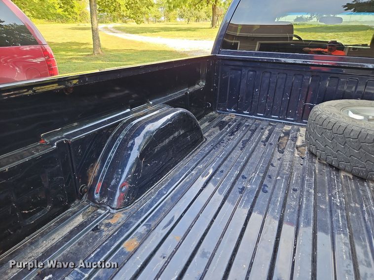 image for item LM9124 2005 GMC Sierra 1500  Ext. Cab pickup truck