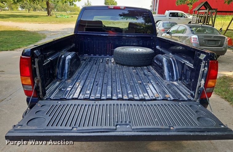 image for item LM9124 2005 GMC Sierra 1500  Ext. Cab pickup truck