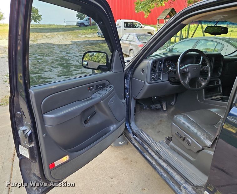 image for item LM9124 2005 GMC Sierra 1500  Ext. Cab pickup truck