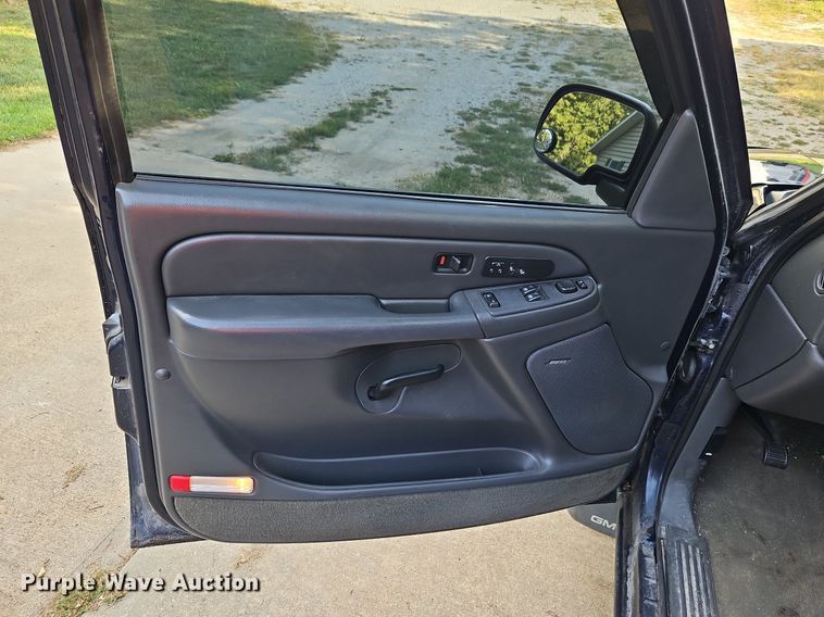 image for item LM9124 2005 GMC Sierra 1500  Ext. Cab pickup truck