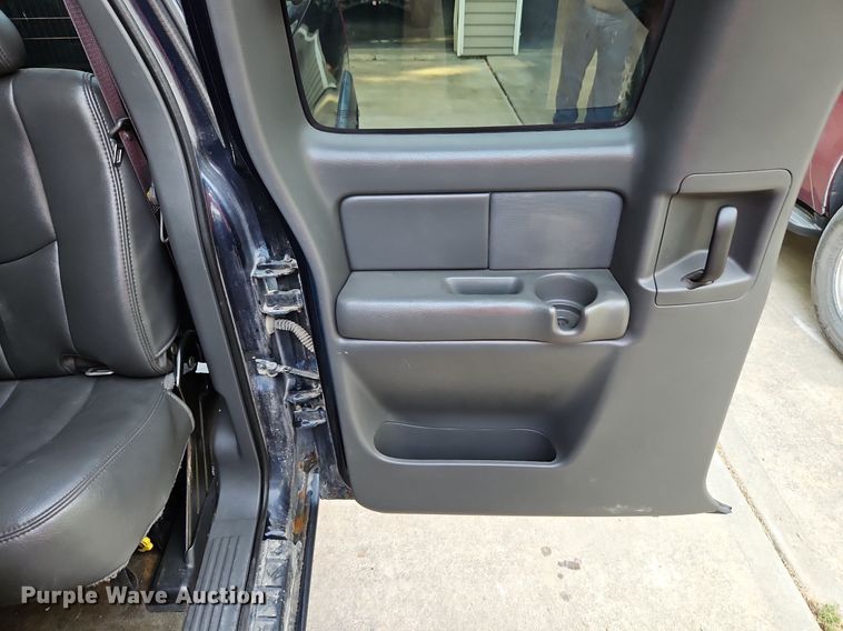 image for item LM9124 2005 GMC Sierra 1500  Ext. Cab pickup truck