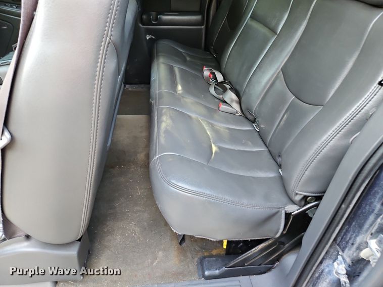 image for item LM9124 2005 GMC Sierra 1500  Ext. Cab pickup truck