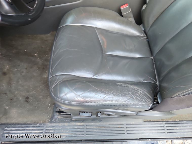 image for item LM9124 2005 GMC Sierra 1500  Ext. Cab pickup truck