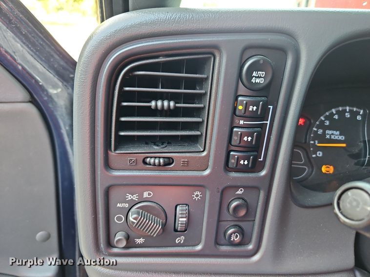 image for item LM9124 2005 GMC Sierra 1500  Ext. Cab pickup truck