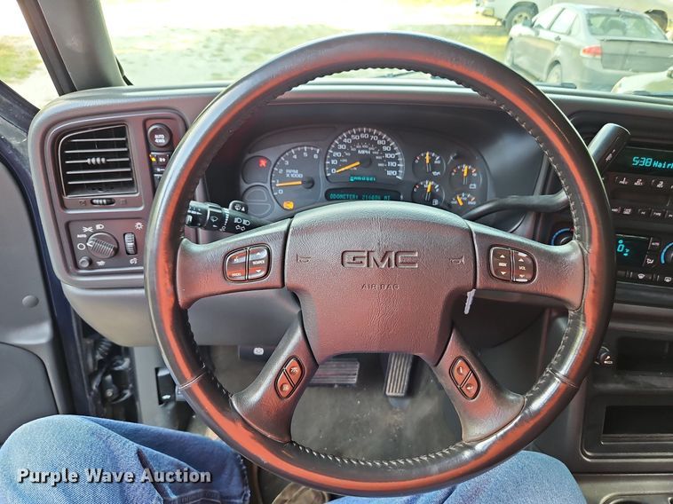 image for item LM9124 2005 GMC Sierra 1500  Ext. Cab pickup truck