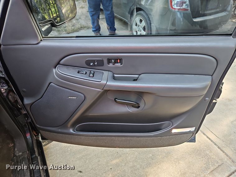 image for item LM9124 2005 GMC Sierra 1500  Ext. Cab pickup truck