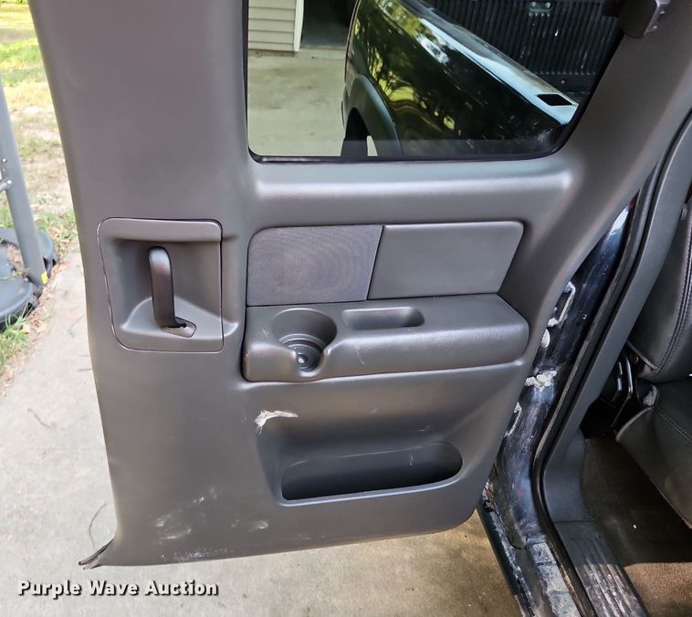 image for item LM9124 2005 GMC Sierra 1500  Ext. Cab pickup truck