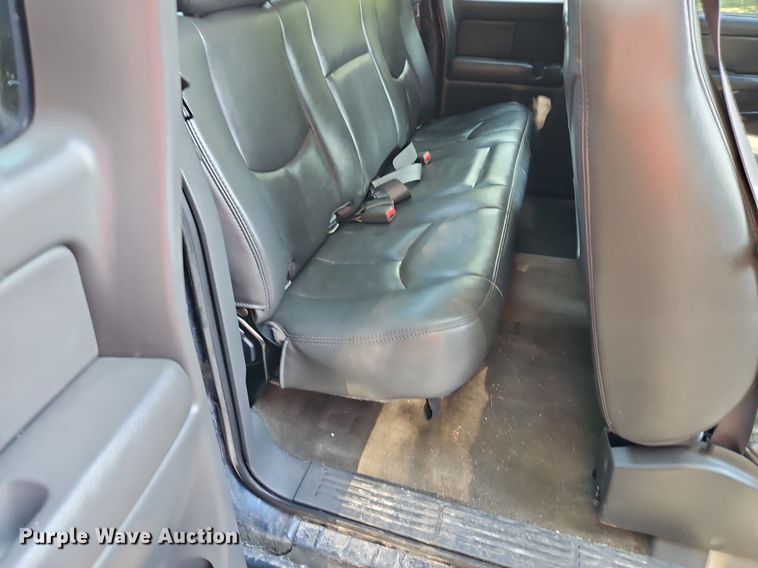 image for item LM9124 2005 GMC Sierra 1500  Ext. Cab pickup truck